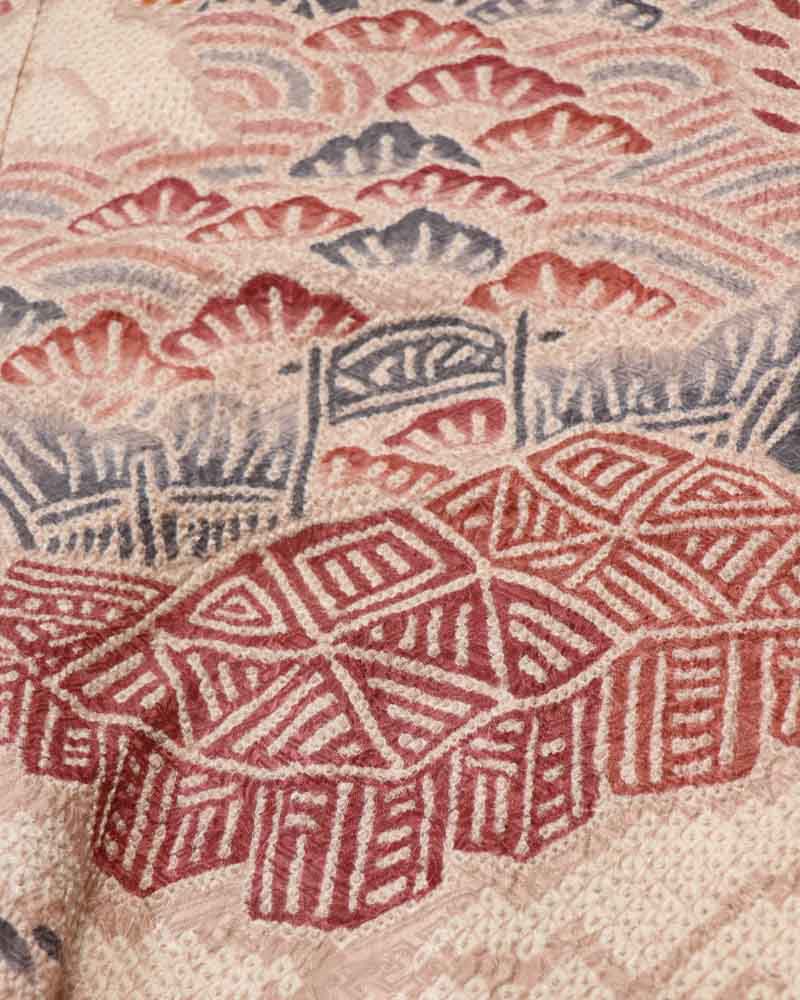 A close up photo of the kimono’s pattern.