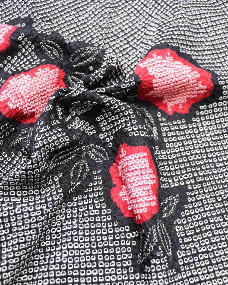 A close up photo of the kimono’s pattern.