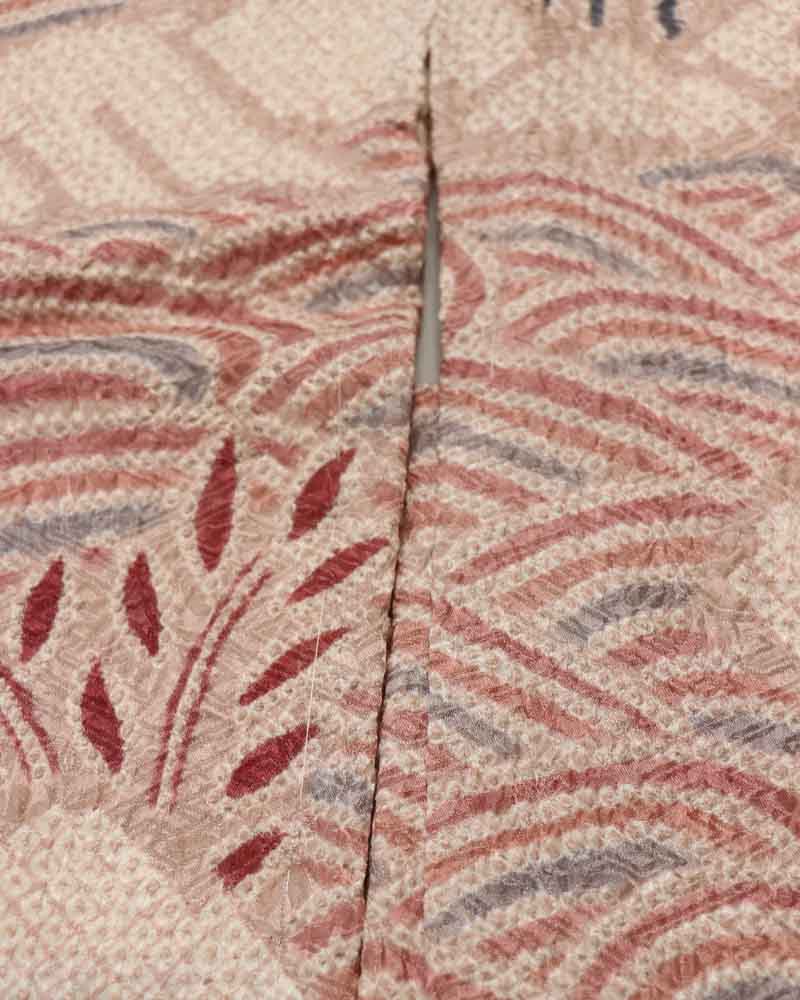 A close up photo of the kimono’s pattern.