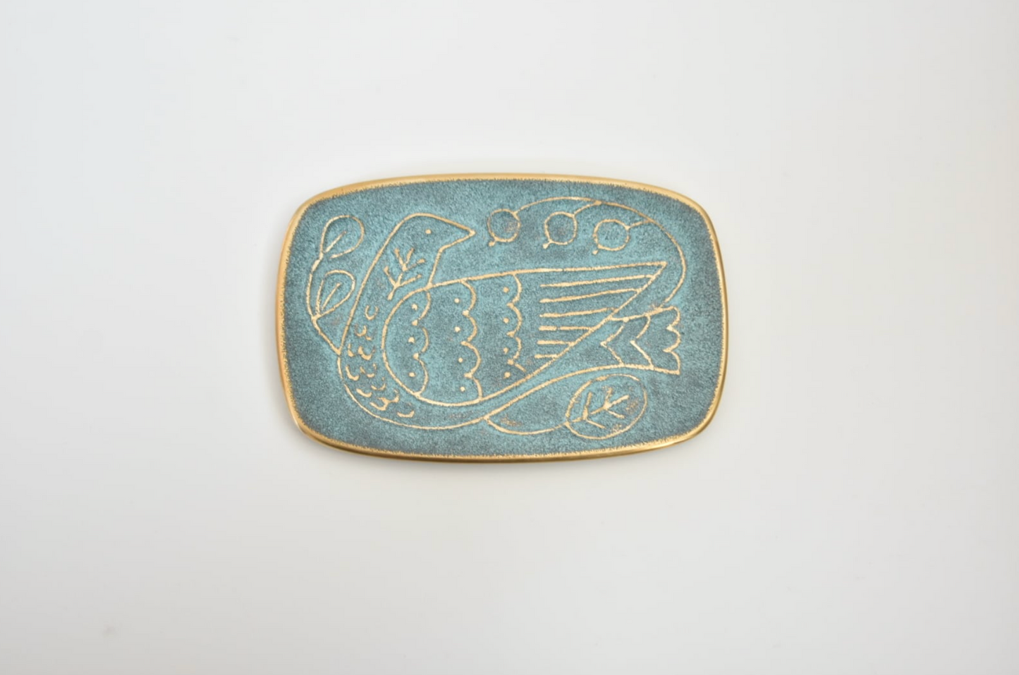 Decorative plate with bird design on a light gray background