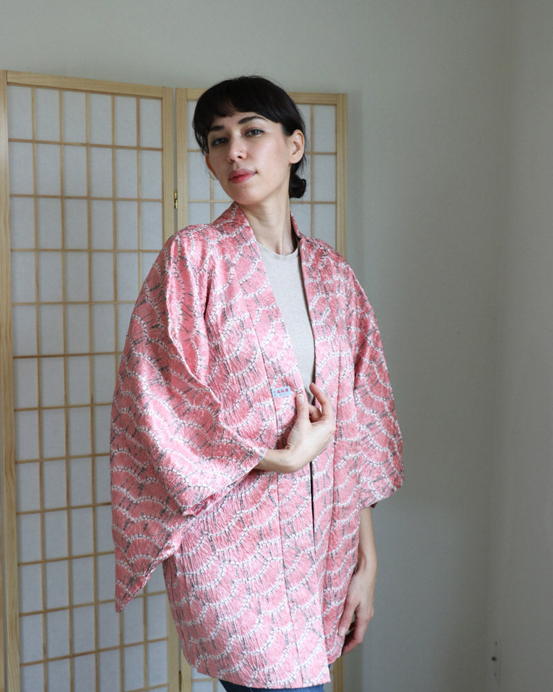 Front upper half of a woman wearing a Haori Kimono Jacket from the KIMONO ZEN brand.