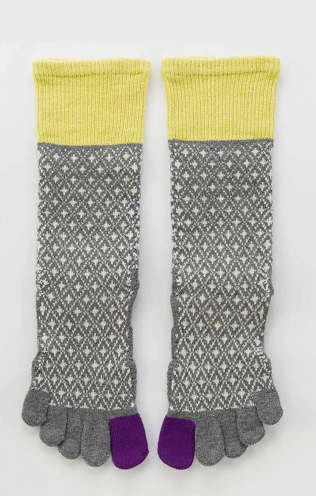 Brand name Knitido plus in the color Grey with the product name Organic Cotton Diamond Midcalf Toe Grip Socks With *Power Pads*