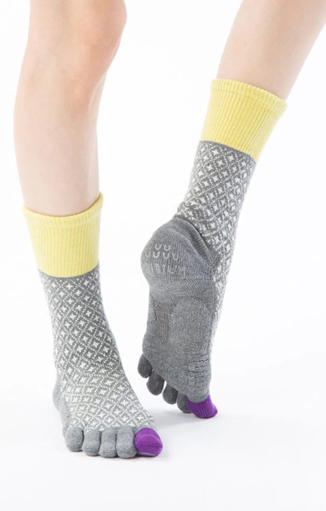 Brand name Knitido plus in the color Grey with the product name Organic Cotton Diamond Midcalf Toe Grip Socks With *Power Pads*