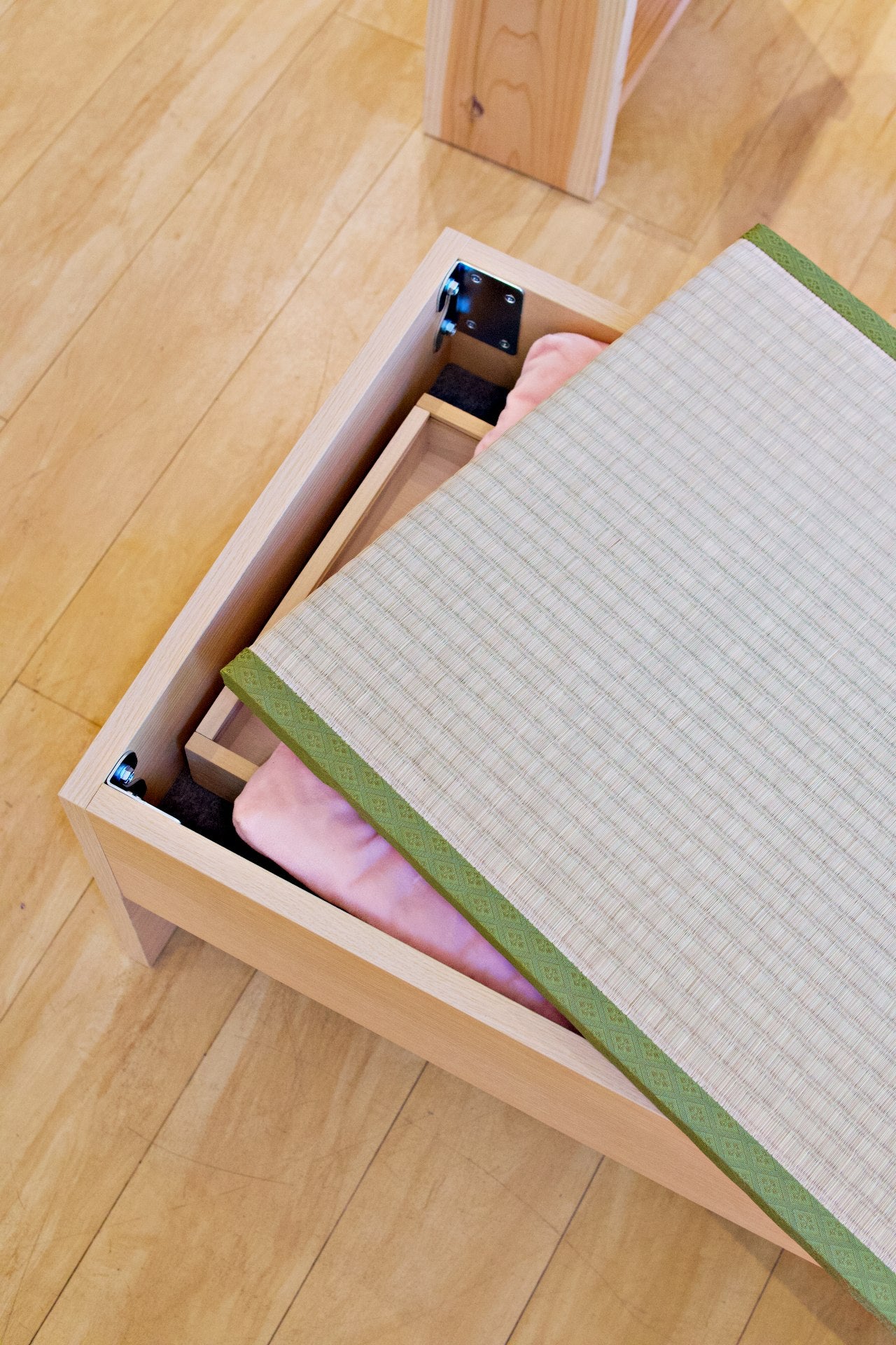 tatami chair with storage