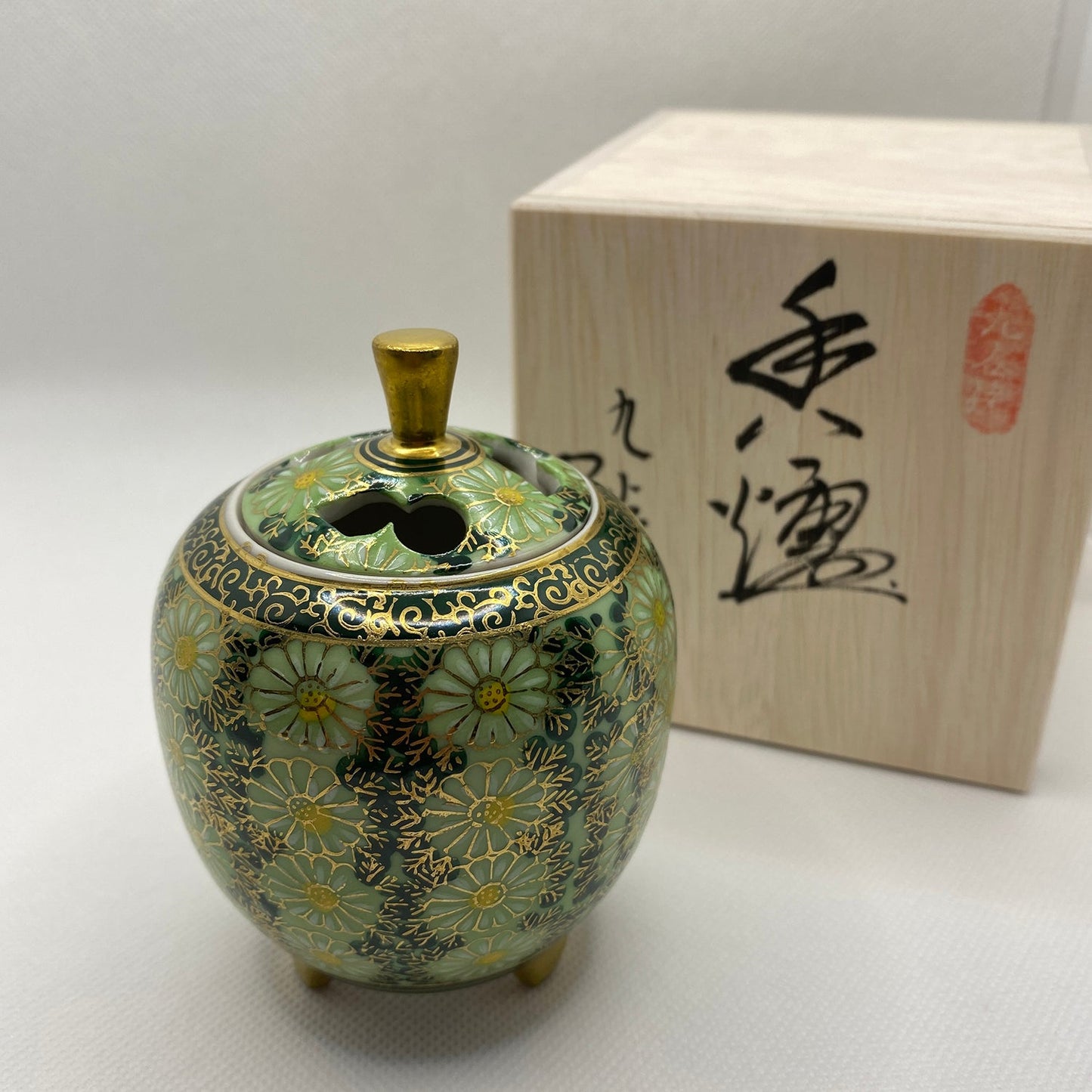 Chrysanthemum Gourd Kutani Incense Pot