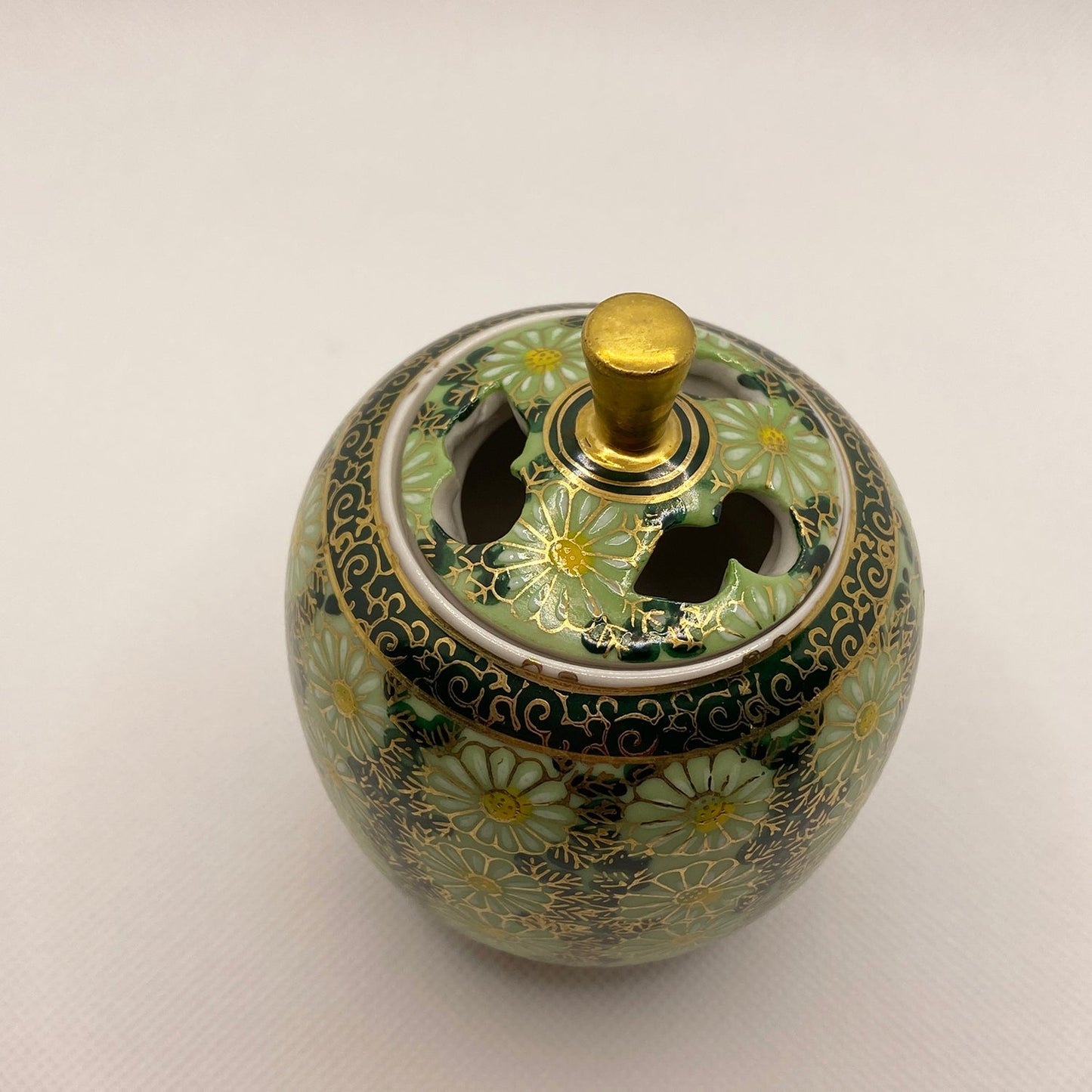 Chrysanthemum Gourd Kutani Incense Pot